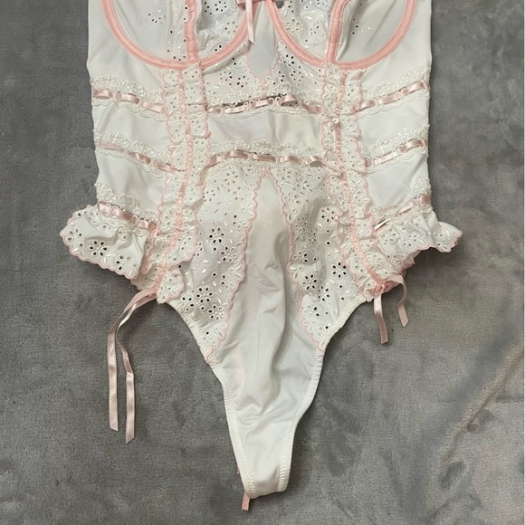 New! For love and lemons swirl eyelet bodysuit teddy lingerie 24590 - Picture 9 of 14